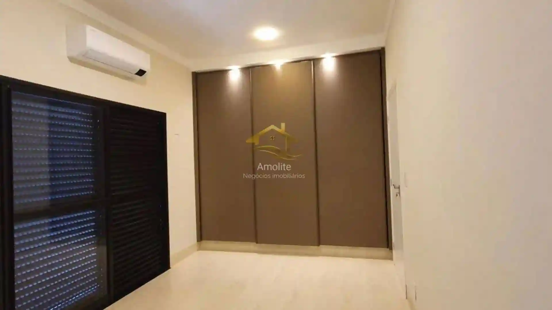 Casa de Condomínio com 3 quartos à venda, 207m² — foto 8 de 25