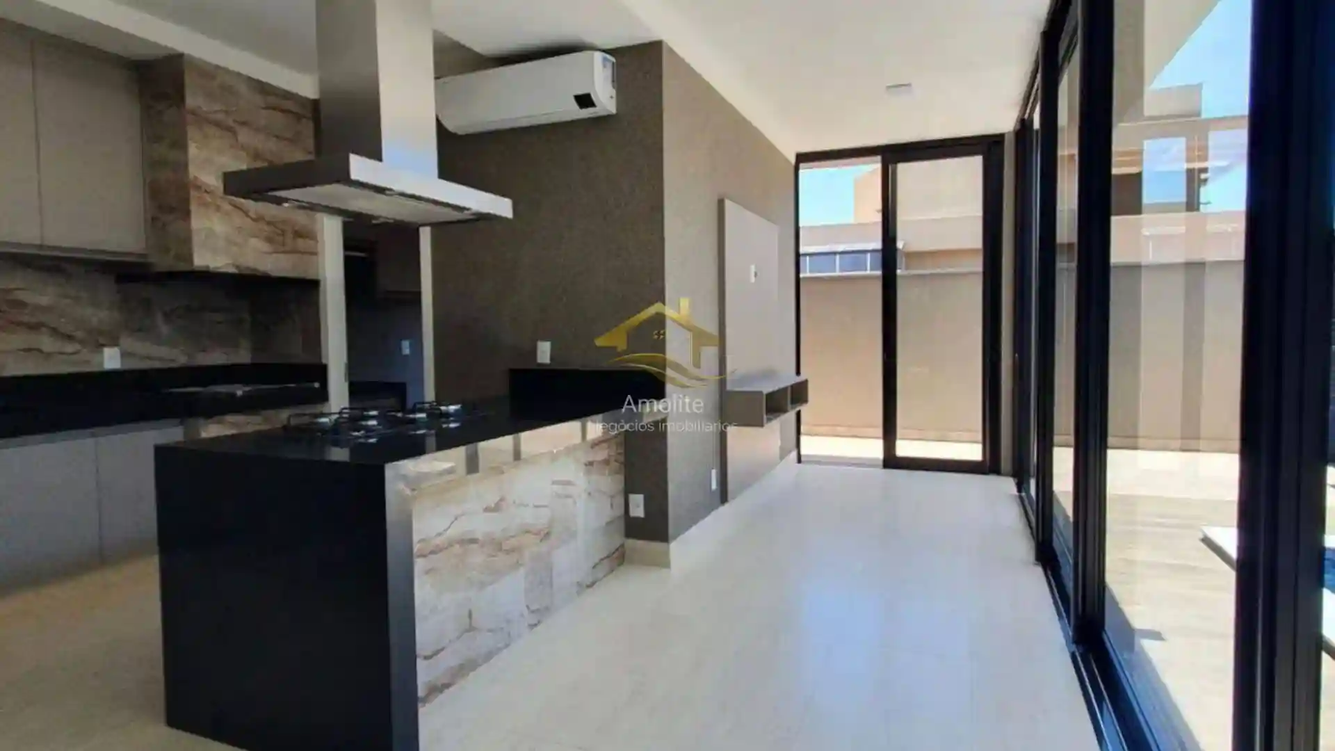 Casa de Condomínio com 3 quartos à venda, 207m² — foto 2 de 25
