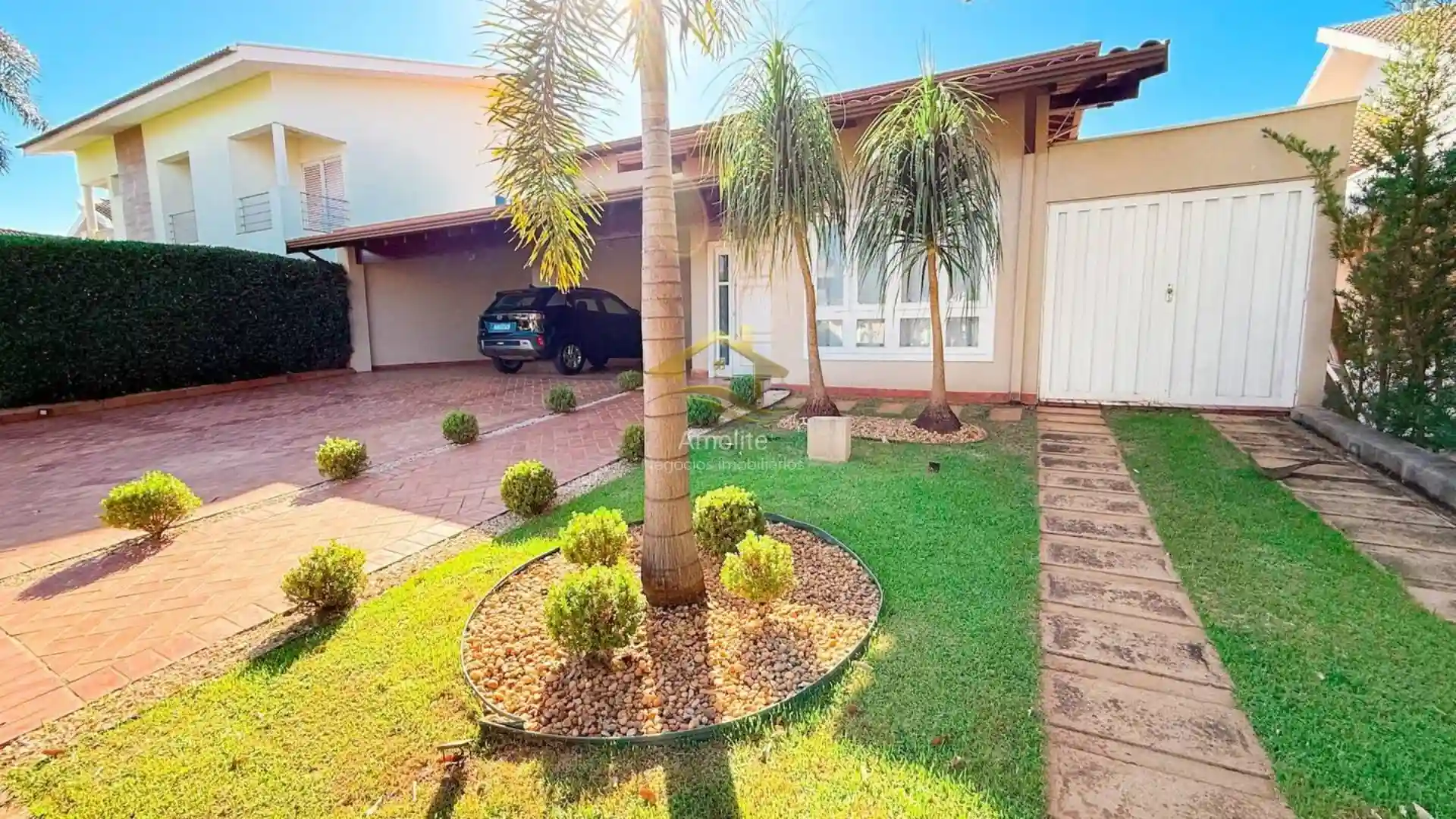 Casa de Condomínio com 3 quartos à venda, 300m² — foto 1 de 28