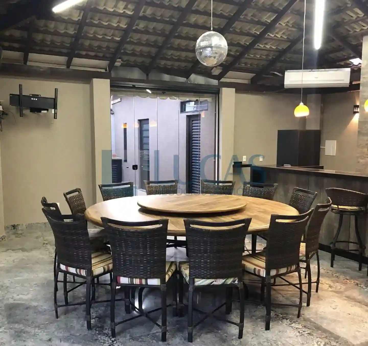 Casa Comercial com 10 quartos à venda, 380m² — foto 1 de 6