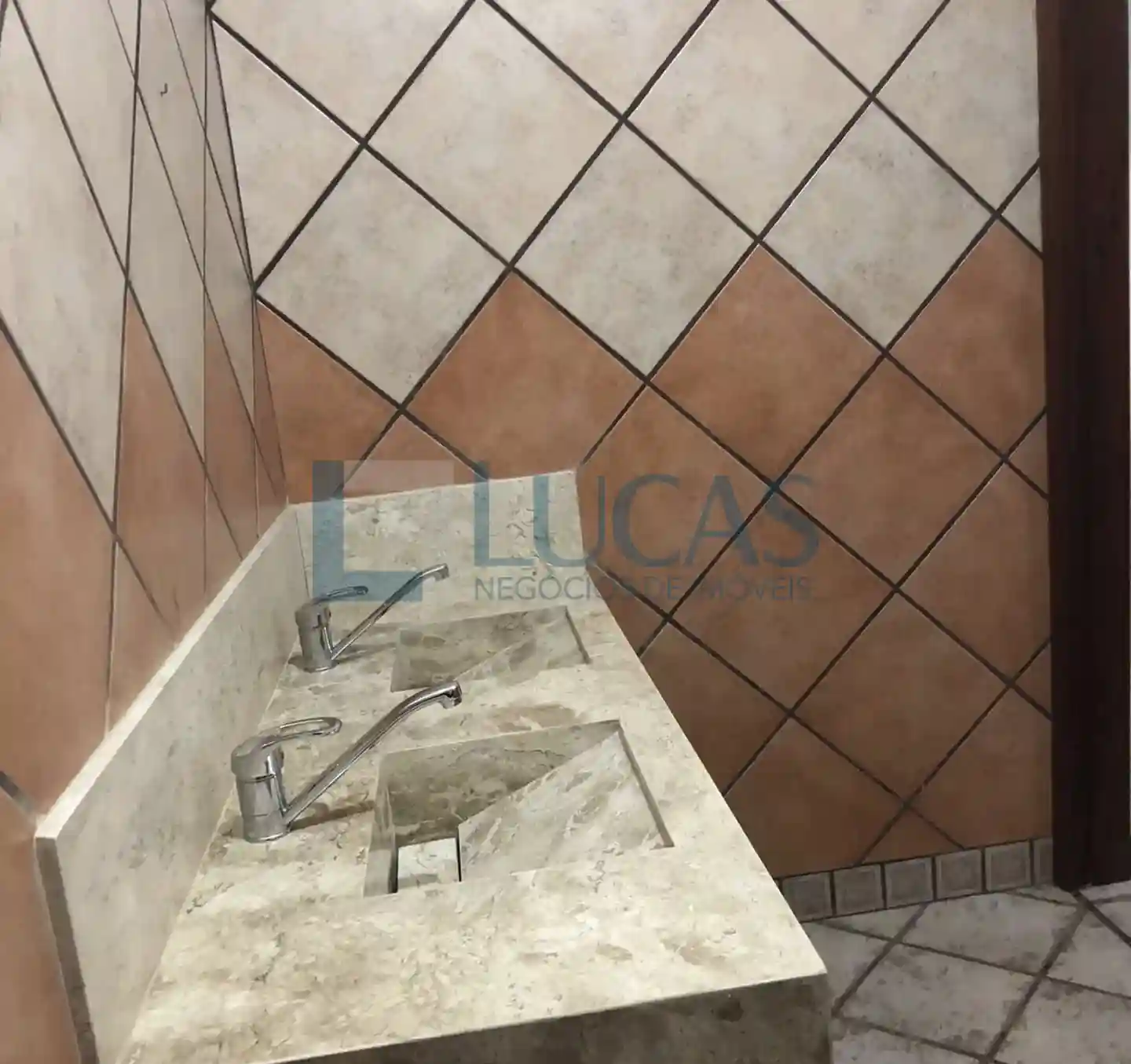 Casa Comercial com 10 quartos à venda, 380m² — foto 6 de 6