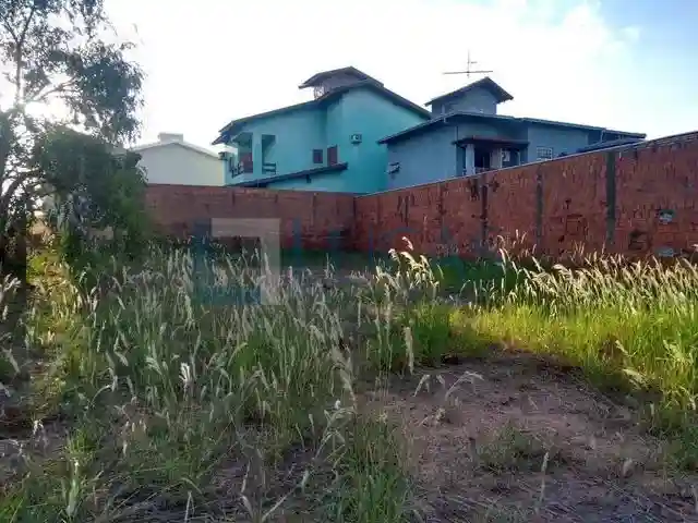 Terreno / Lote / Condomínio  à venda, 450m² — foto 1 de 2