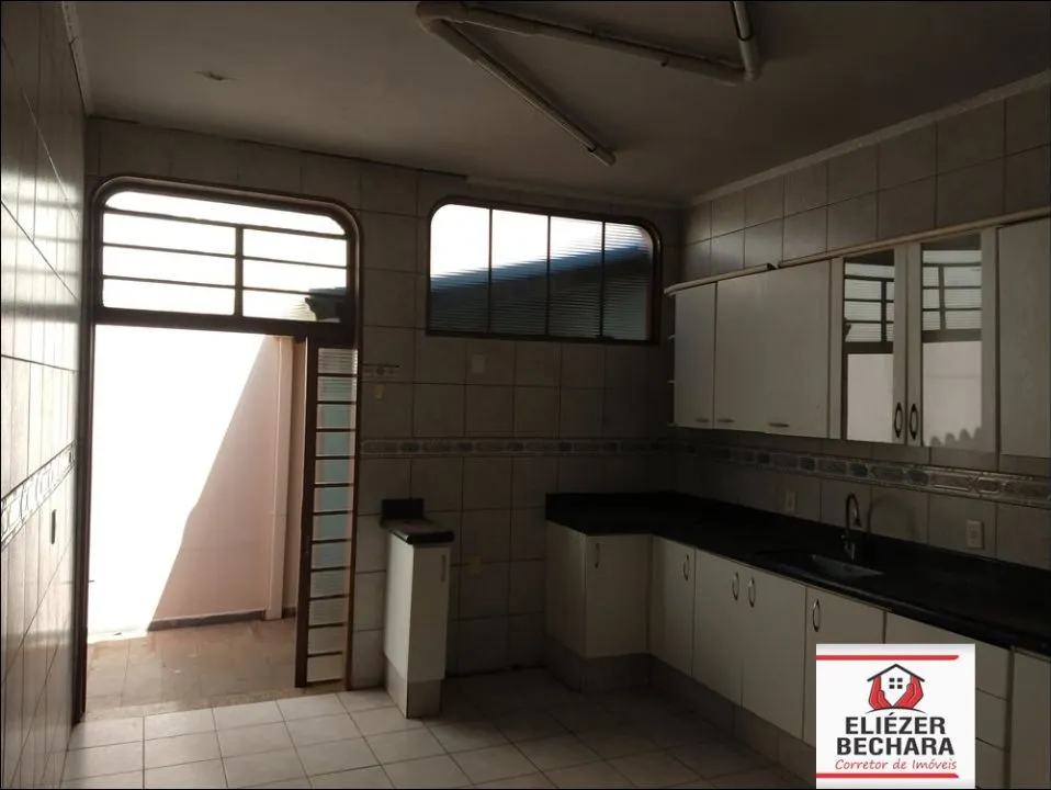 Casa à venda — foto 1 de 12