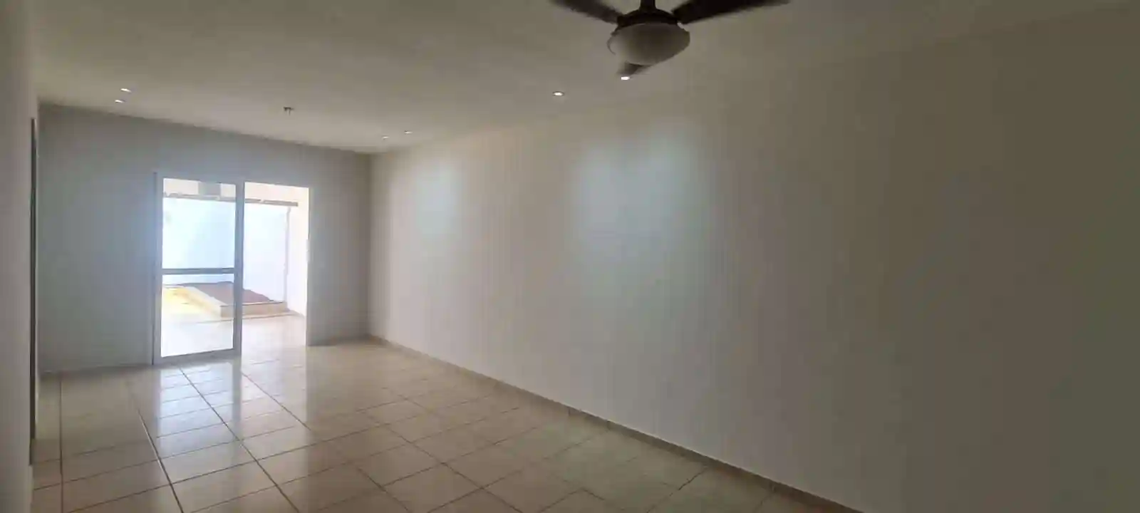 Casa de Condomínio com 3 quartos para aluguel, 30m² — foto 1 de 9
