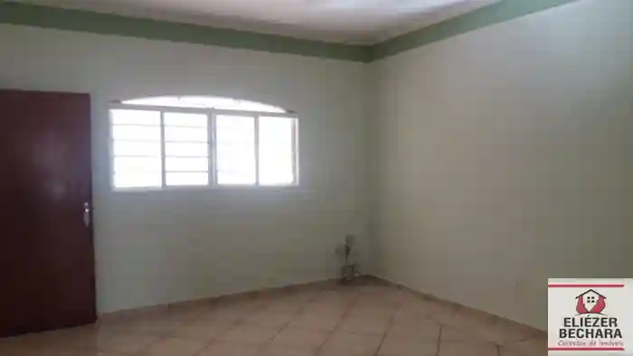 Casa à venda — foto 1 de 18