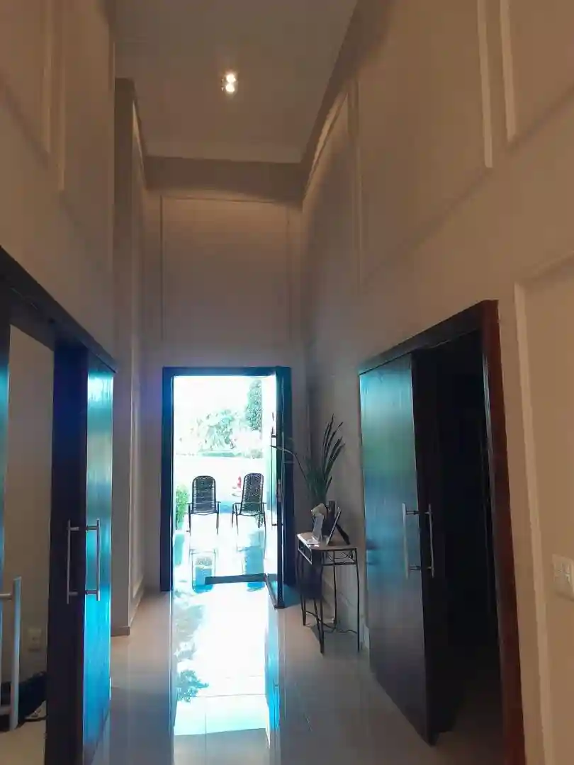 Casa de Condomínio com 4 quartos à venda, 450m² — foto 2 de 18