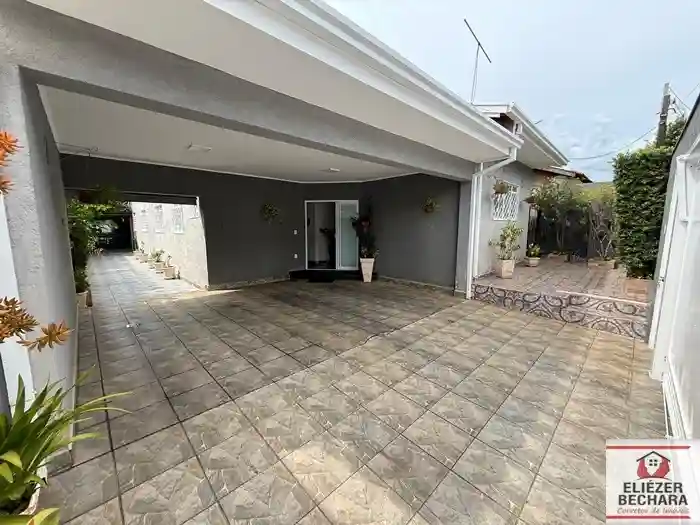 Casa com 3 quartos à venda, 234m² — foto 2 de 28