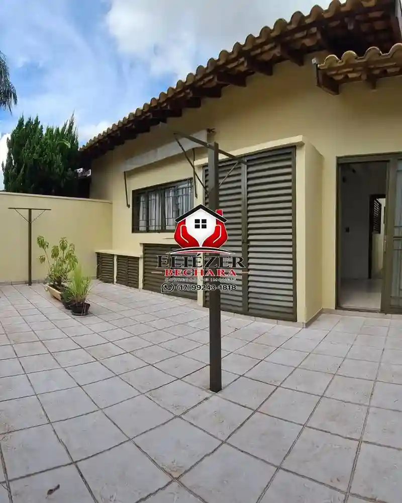 Casa com 3 quartos à venda, 250m² — foto 3 de 9