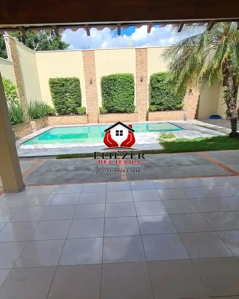 Casa com 3 quartos à venda, 250m² — foto 1 de 9