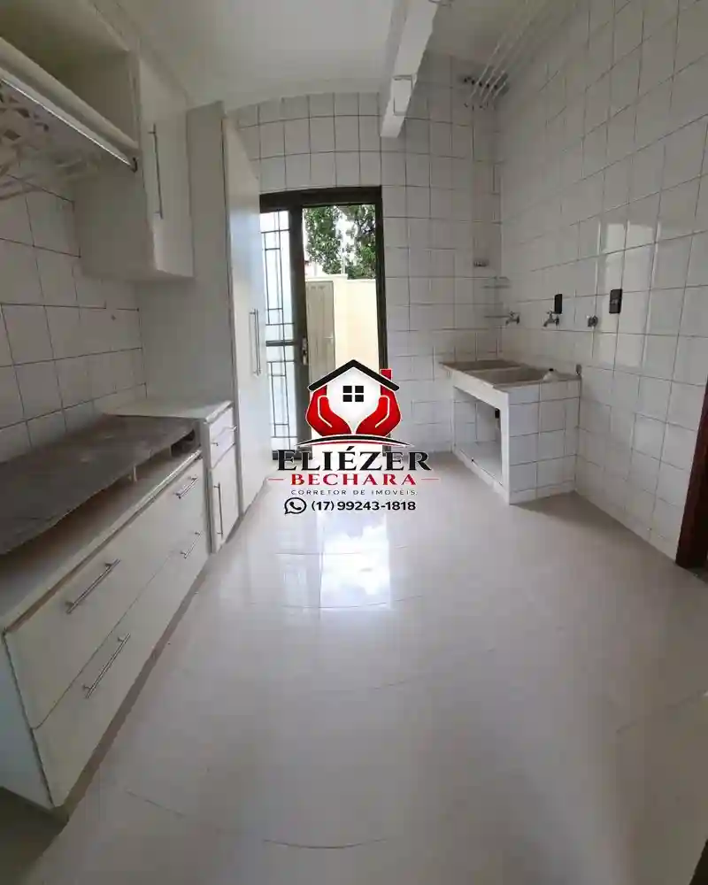 Casa com 3 quartos à venda, 250m² — foto 6 de 9