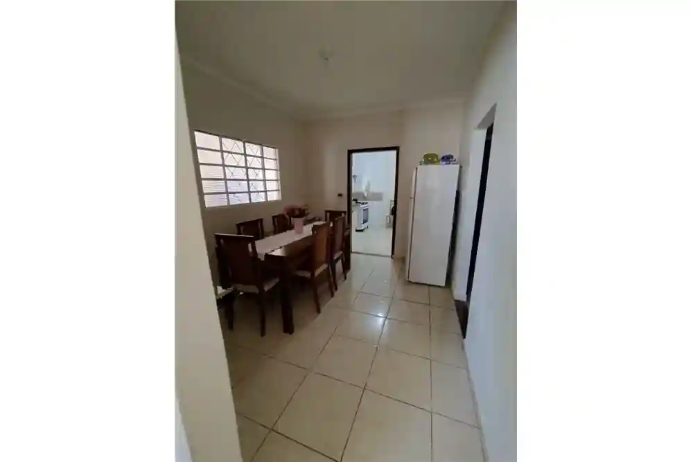 Casa com 2 quartos à venda, 360m² — foto 2 de 9