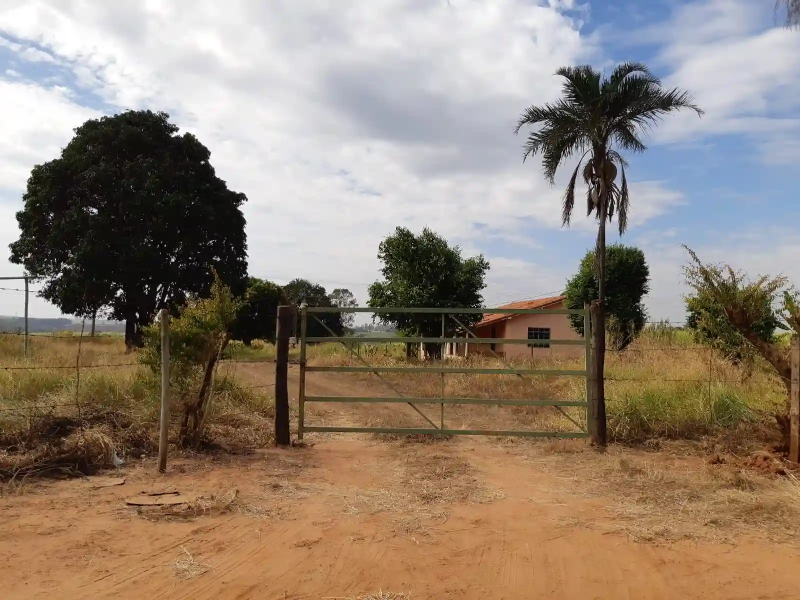 Fazenda / Sítio / Chácara  à venda, 30m² — foto 1 de 10