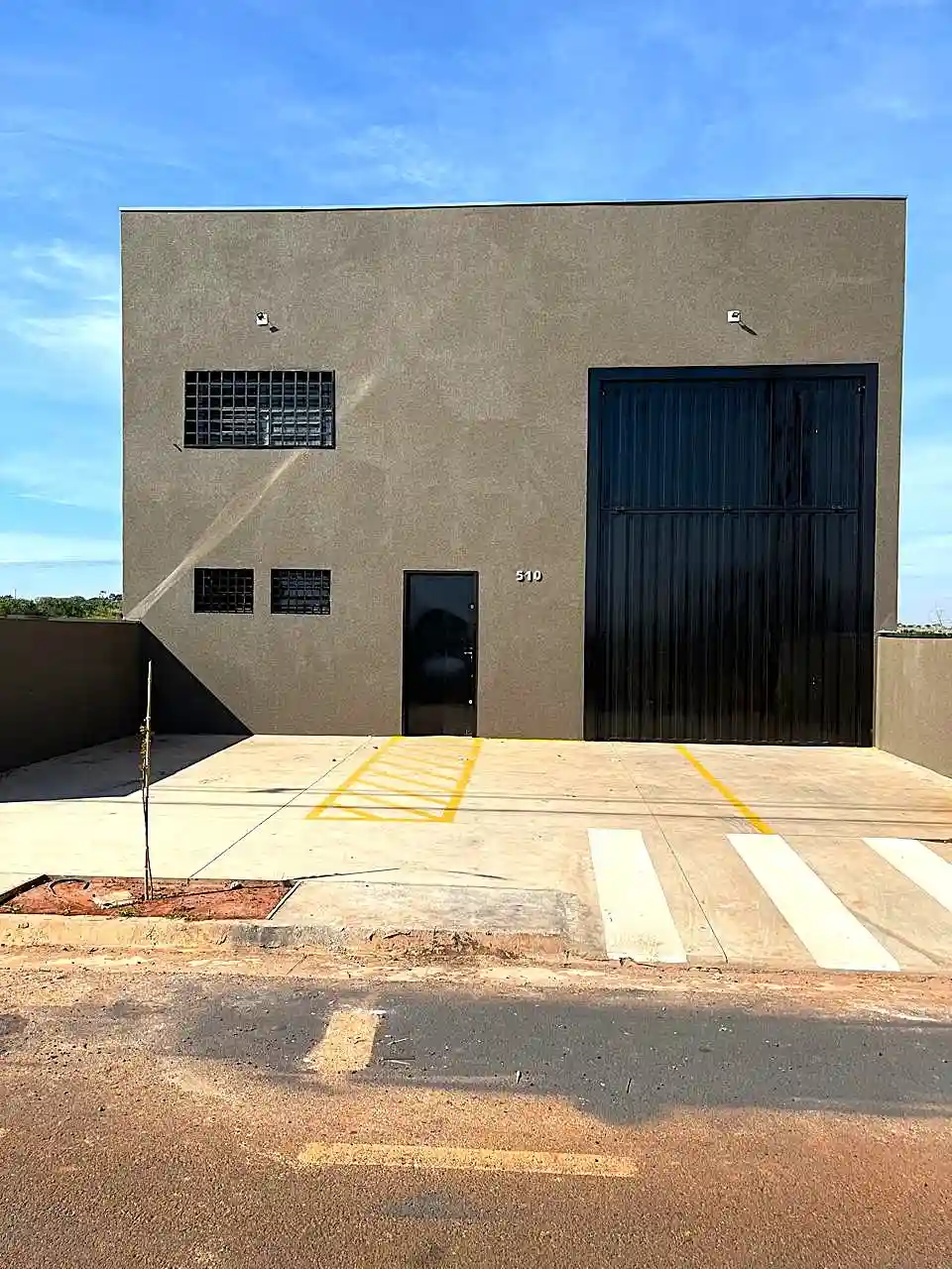 Loja / Salão / Ponto Comercial  para aluguel, 200m² — foto 1 de 13