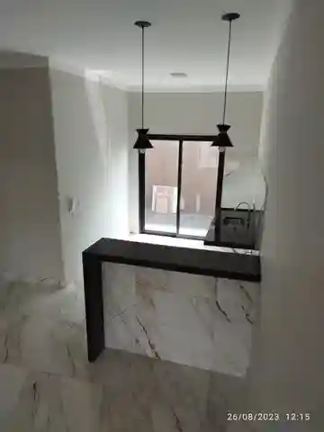 Casa com 3 quartos à venda, 234m² — foto 2 de 36