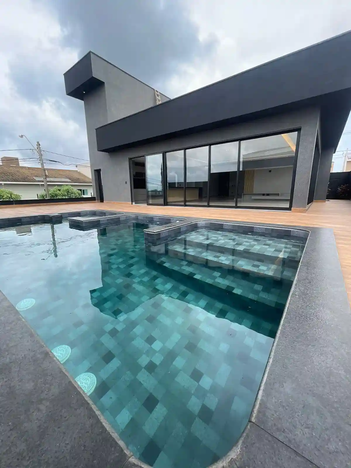 Casa de Condomínio com 3 quartos à venda, 290m² — foto 2 de 10