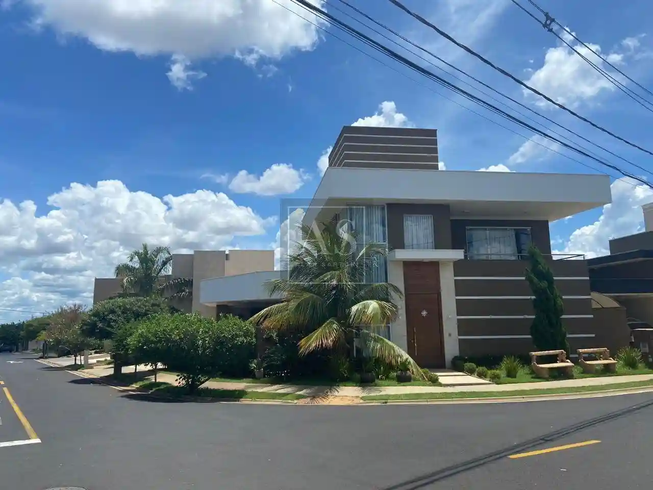 Casa de Condomínio com 3 quartos à venda, 329m² — foto 1 de 27
