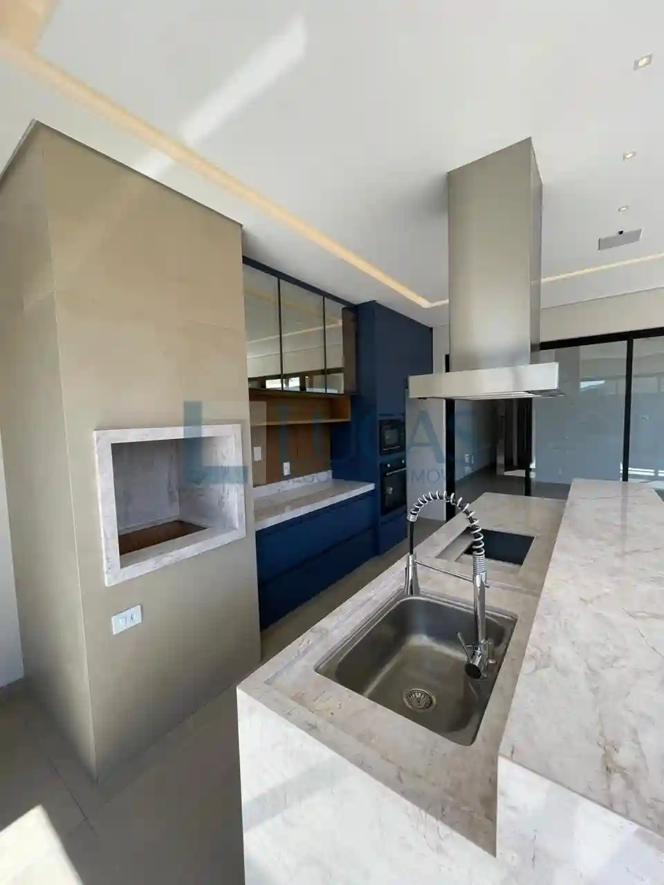 Casa de Condomínio com 3 quartos à venda, 228m² — foto 9 de 27
