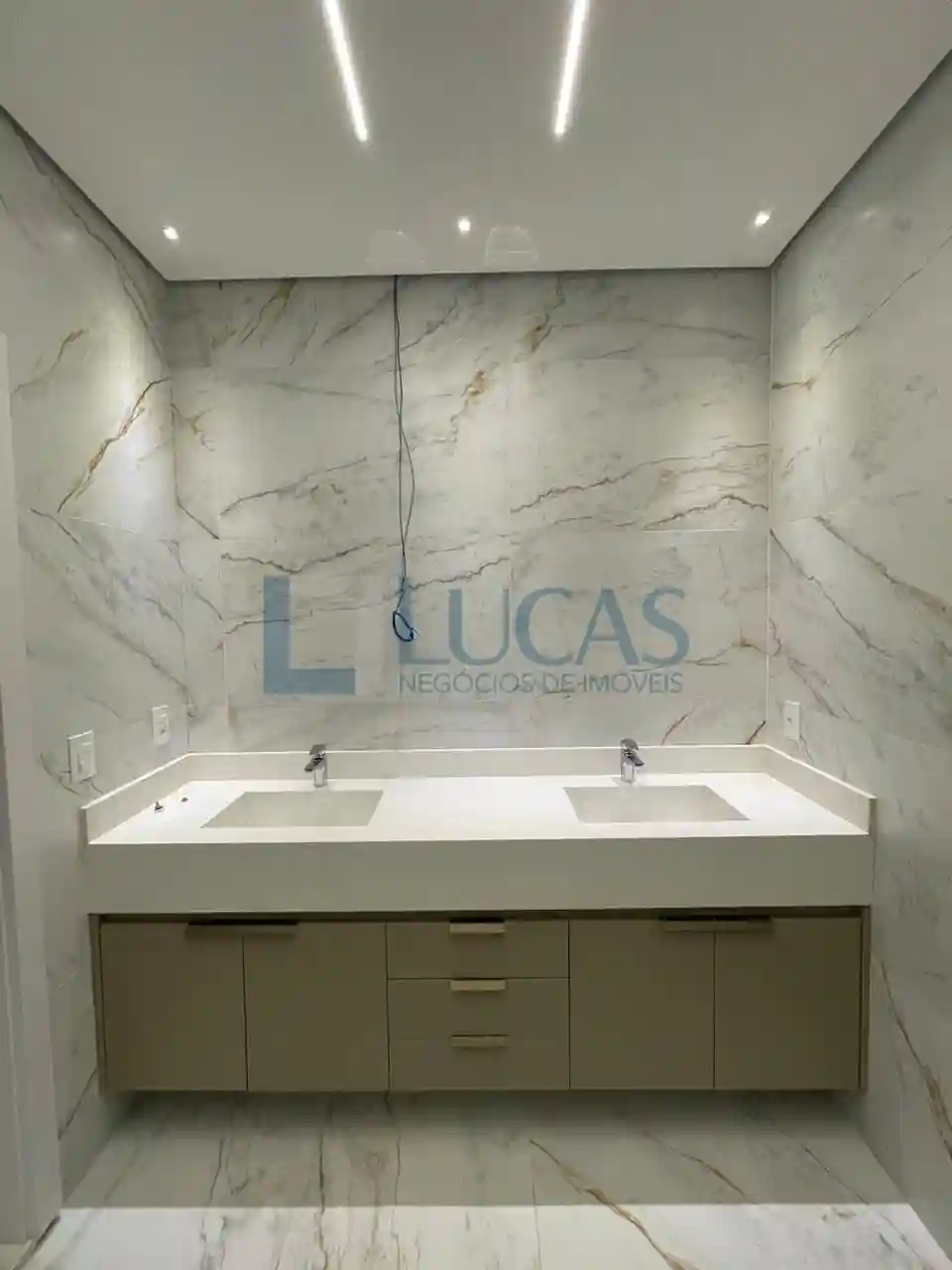 Casa de Condomínio com 3 quartos à venda, 228m² — foto 15 de 27