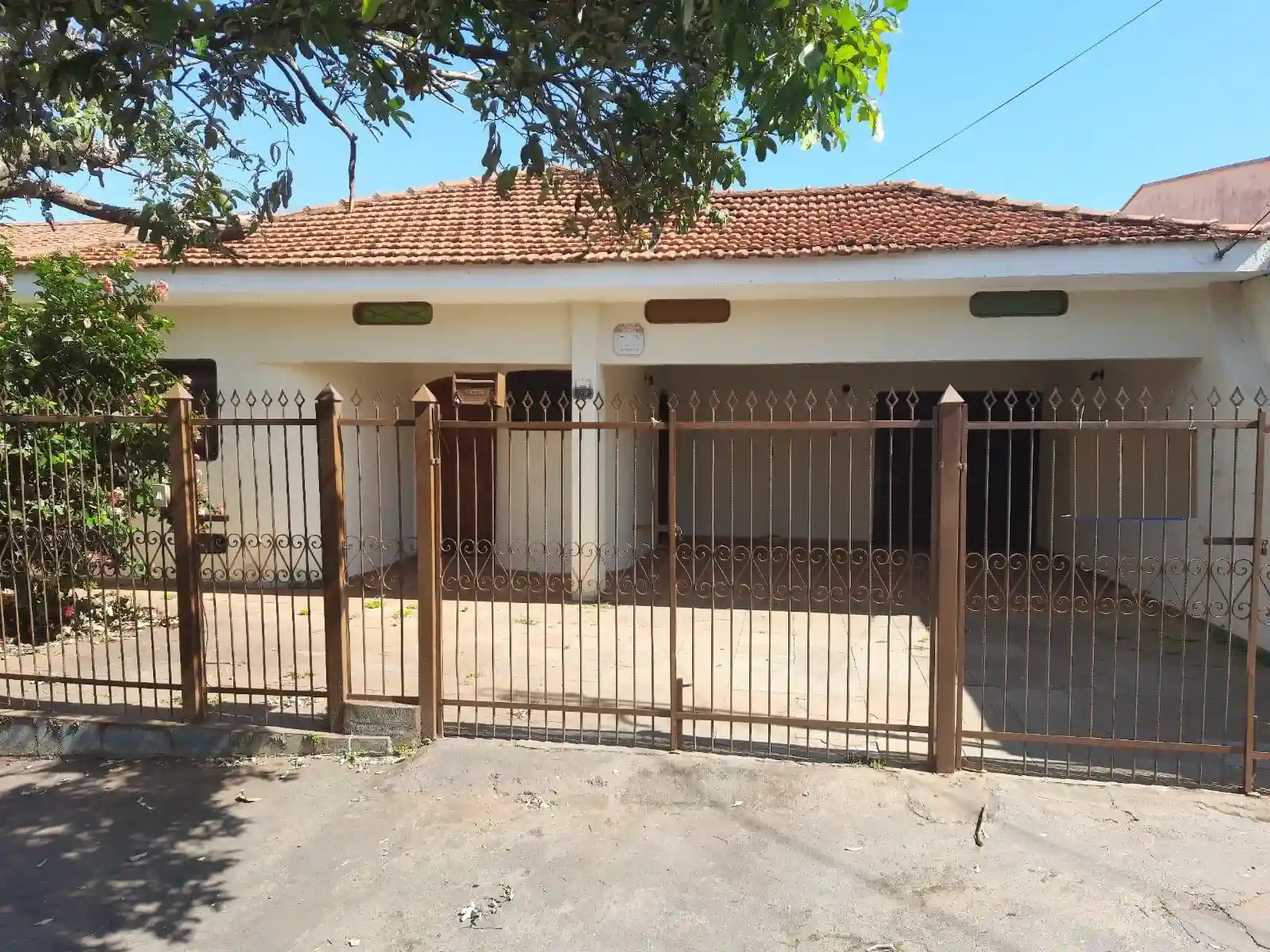 Casa com 3 quartos à venda, 200m² — foto 1 de 26