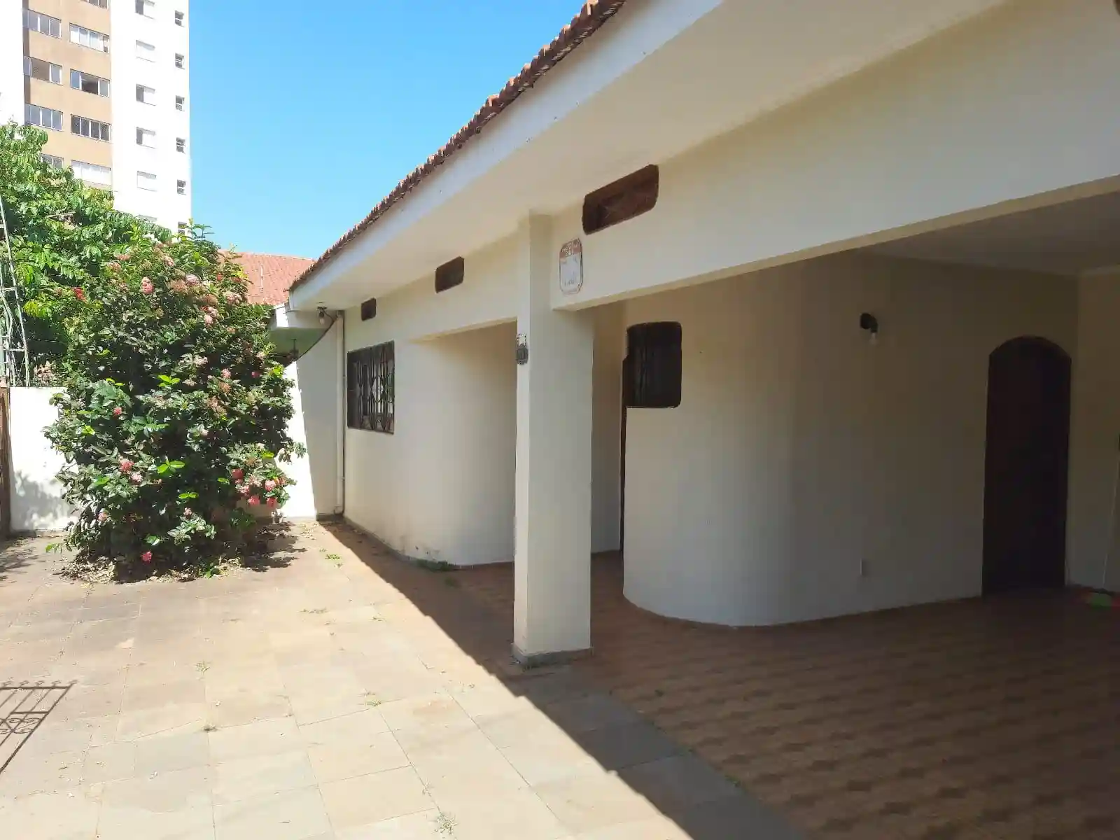 Casa com 3 quartos à venda, 200m² — foto 2 de 26