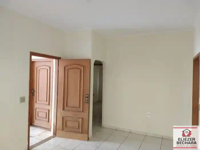 Casa com 3 quartos à venda, 250m² — foto 1 de 44