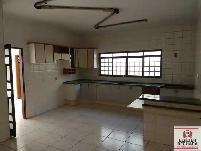 Casa com 3 quartos à venda, 250m² — foto 13 de 44
