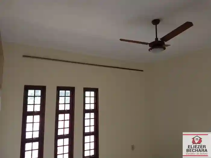 Casa com 3 quartos à venda, 250m² — foto 2 de 44