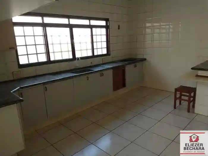 Casa com 3 quartos à venda, 250m² — foto 21 de 44