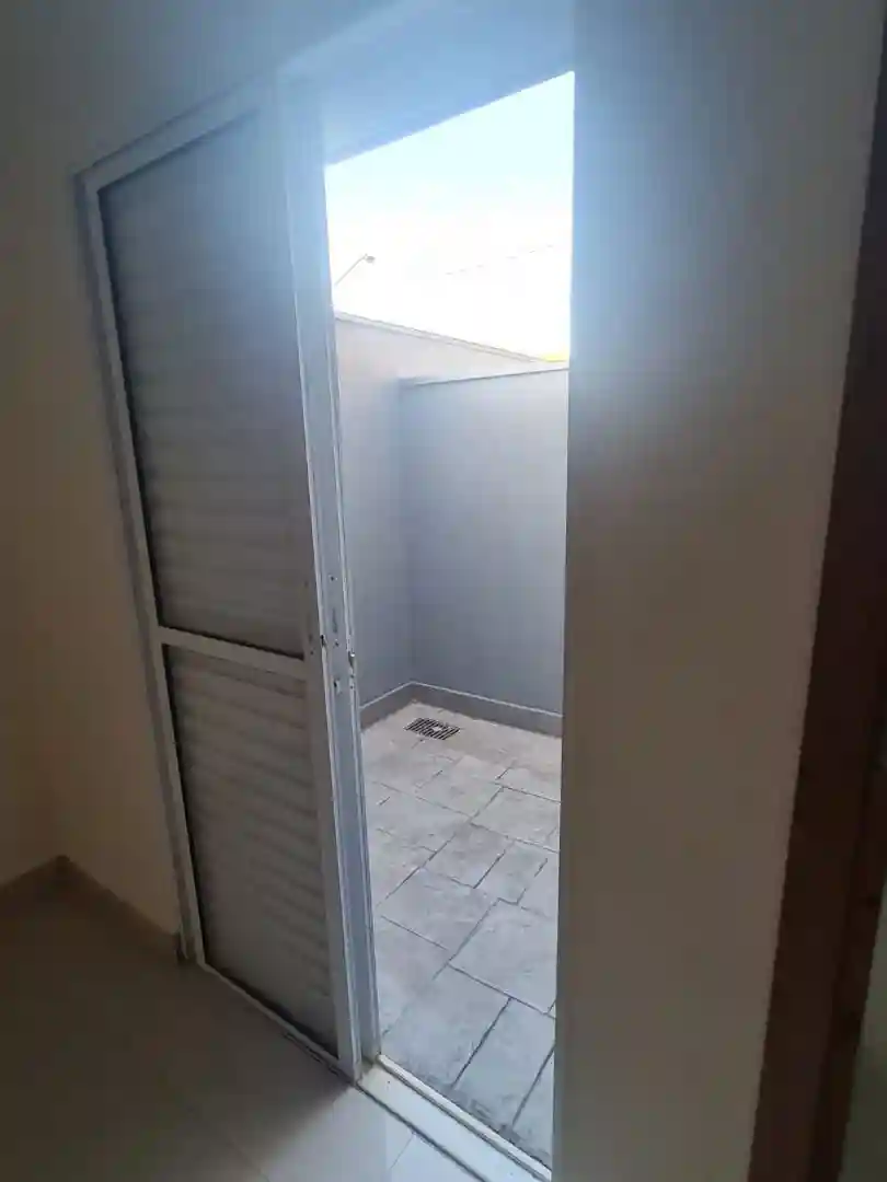 Casa de Condomínio com 3 quartos à venda, 253m² — foto 2 de 10