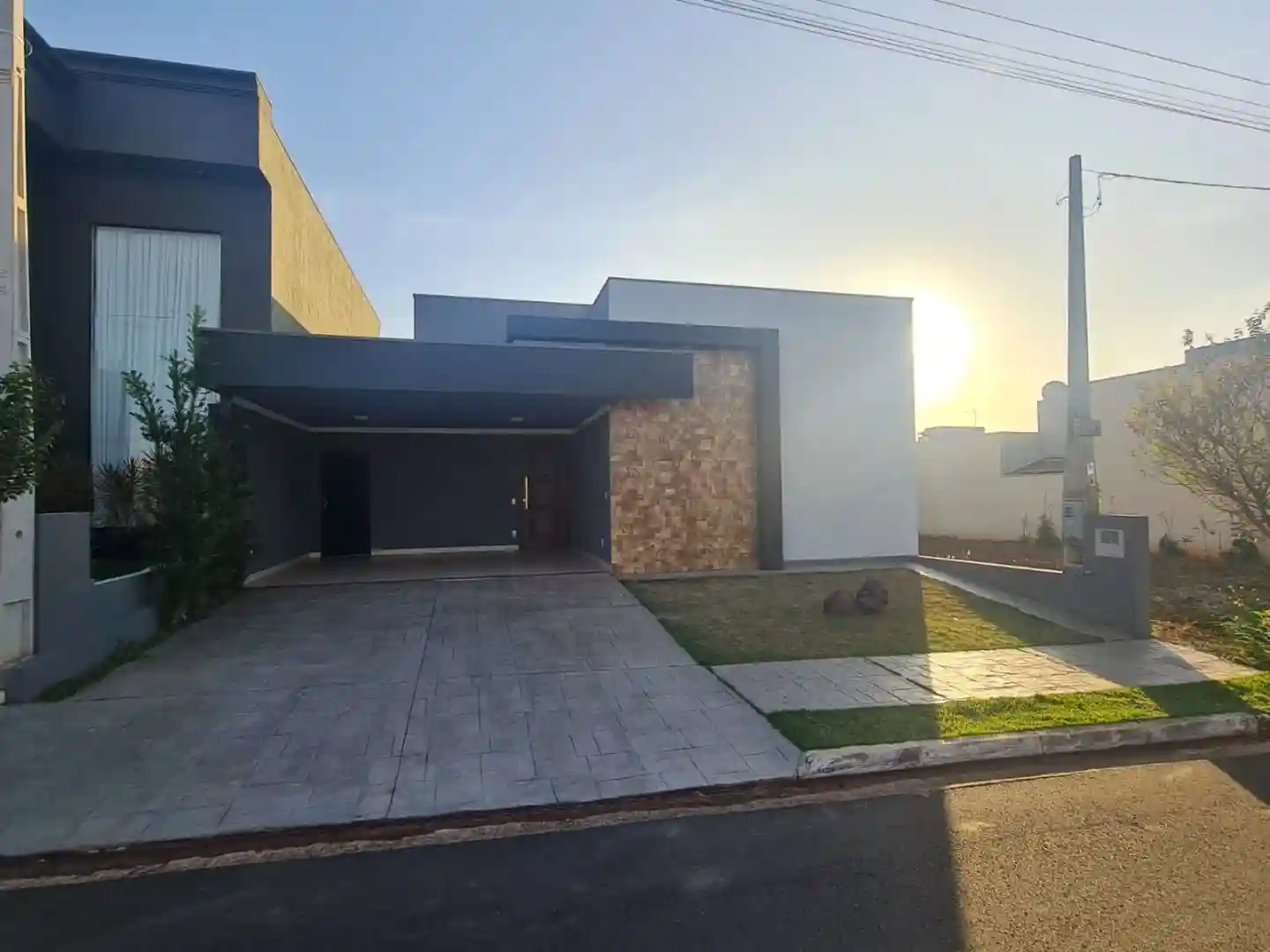 Casa de Condomínio com 3 quartos à venda, 253m² — foto 1 de 10