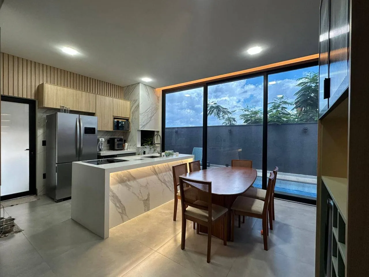 Casa de Condomínio com 3 quartos para aluguel, 300m² — foto 11 de 17