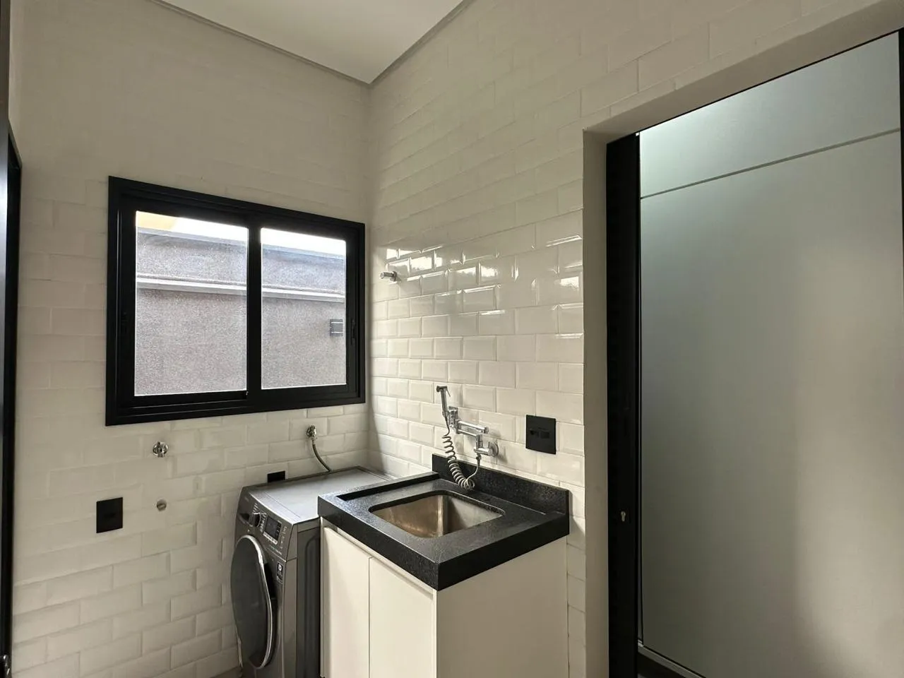 Casa de Condomínio com 3 quartos para aluguel, 300m² — foto 6 de 17