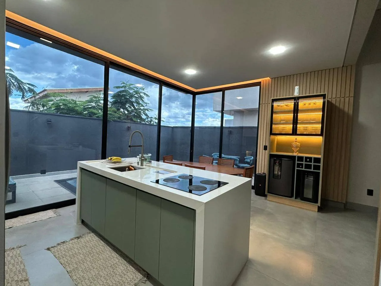 Casa de Condomínio com 3 quartos para aluguel, 300m² — foto 8 de 17