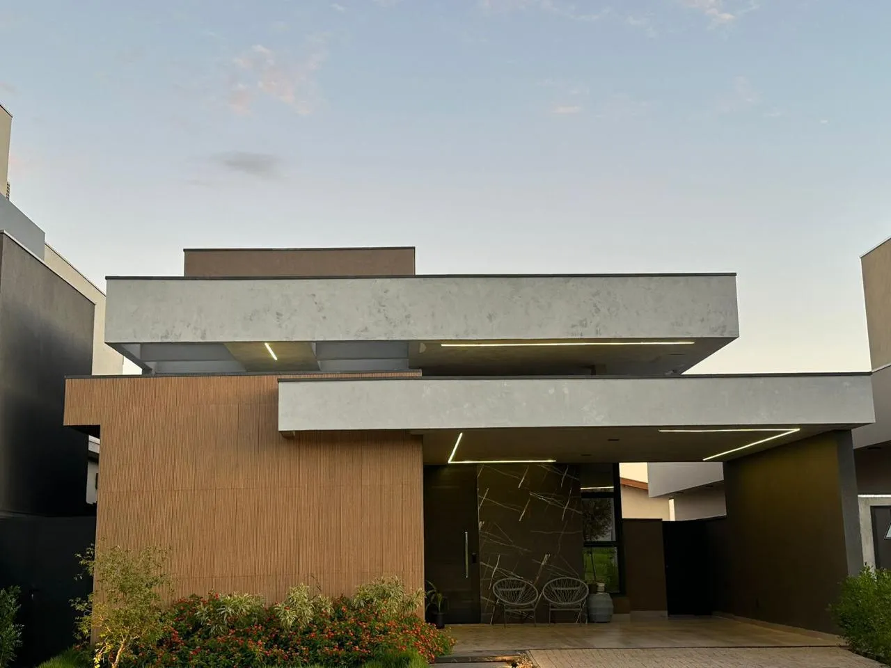 Casa de Condomínio com 3 quartos para aluguel, 300m² — foto 1 de 17