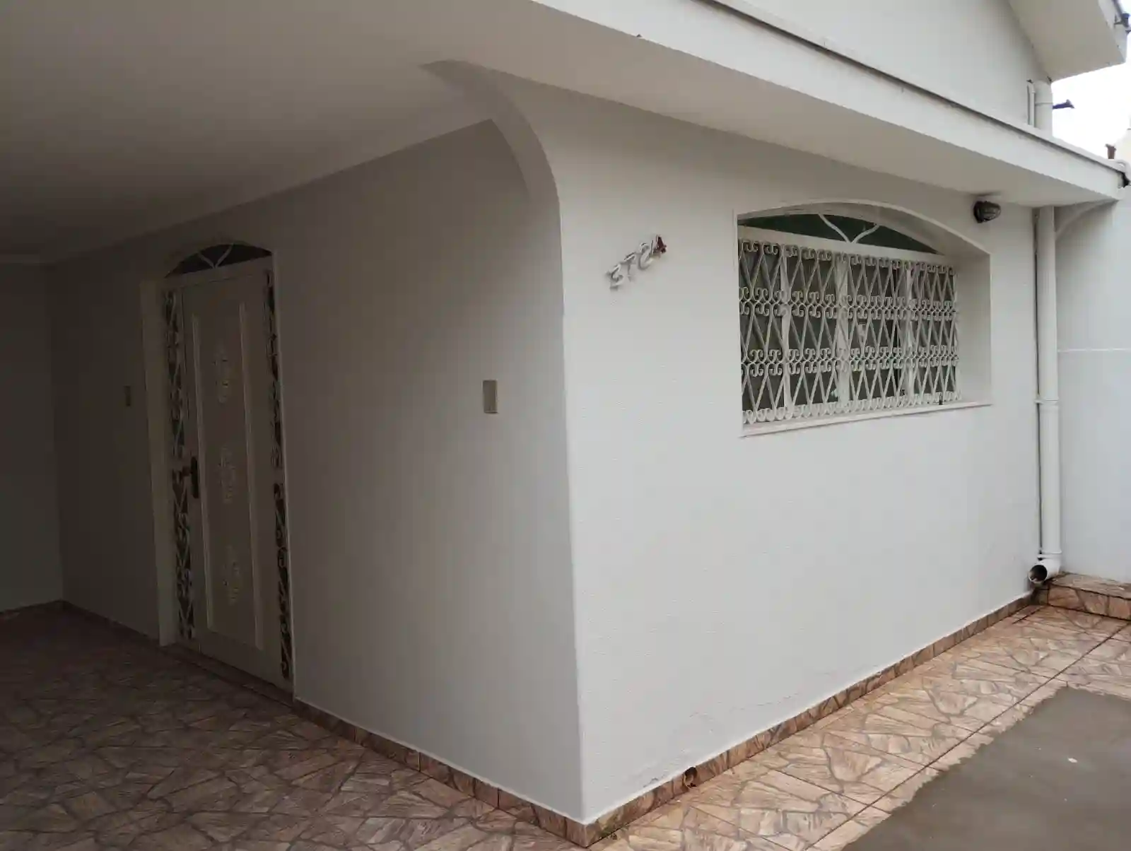 Casa com 3 quartos para aluguel, 130m² — foto 1 de 11