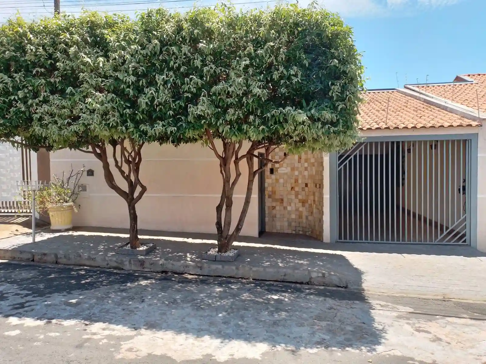 Casa com 3 quartos à venda, 120m² — foto 1 de 17
