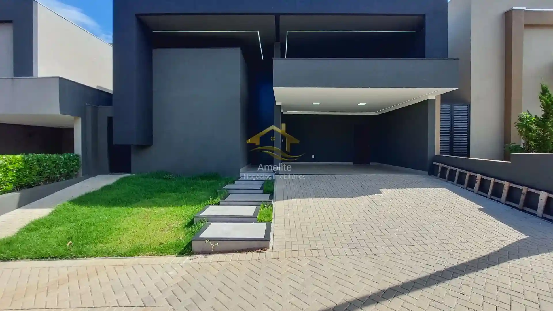 Casa de Condomínio com 3 quartos à venda, 213m² — foto 2 de 40