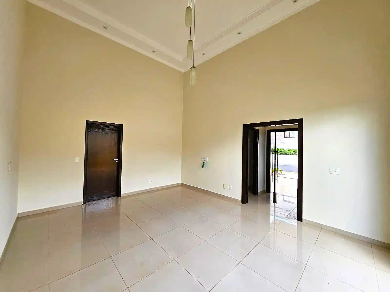 Casa de Condomínio com 3 quartos à venda, 253m² — foto 3 de 18