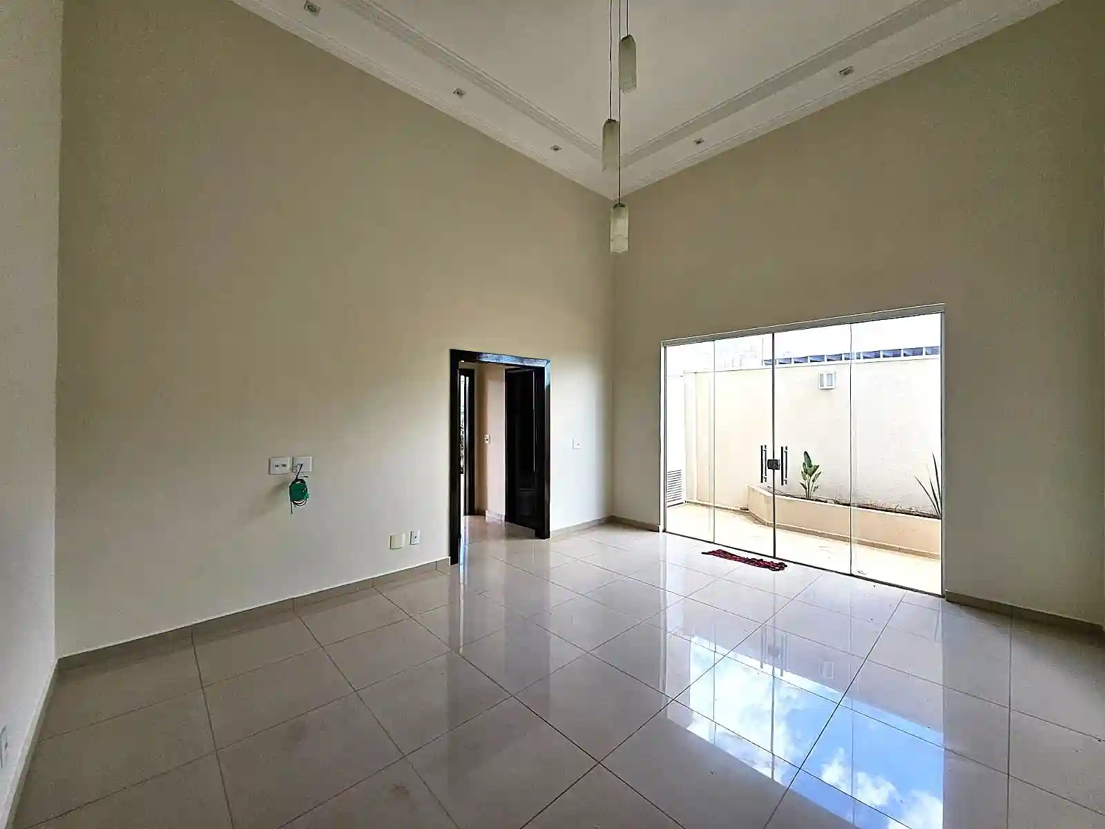Casa de Condomínio com 3 quartos à venda, 253m² — foto 2 de 18