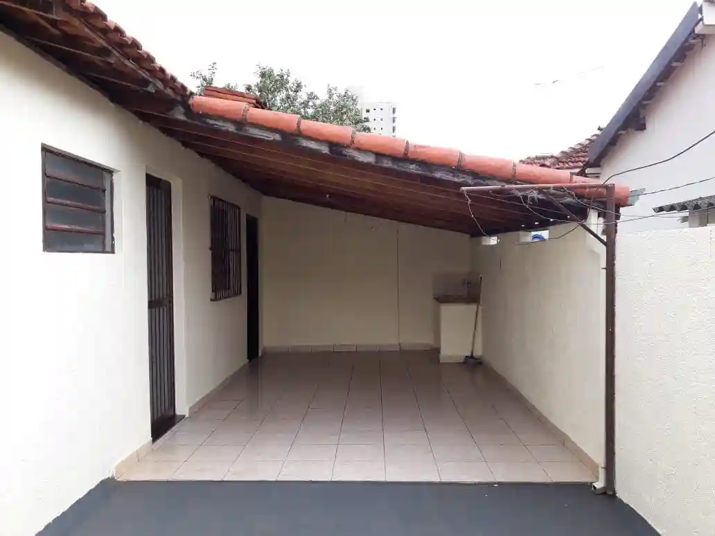 Casa com 3 quartos à venda, 220m² — foto 1 de 8