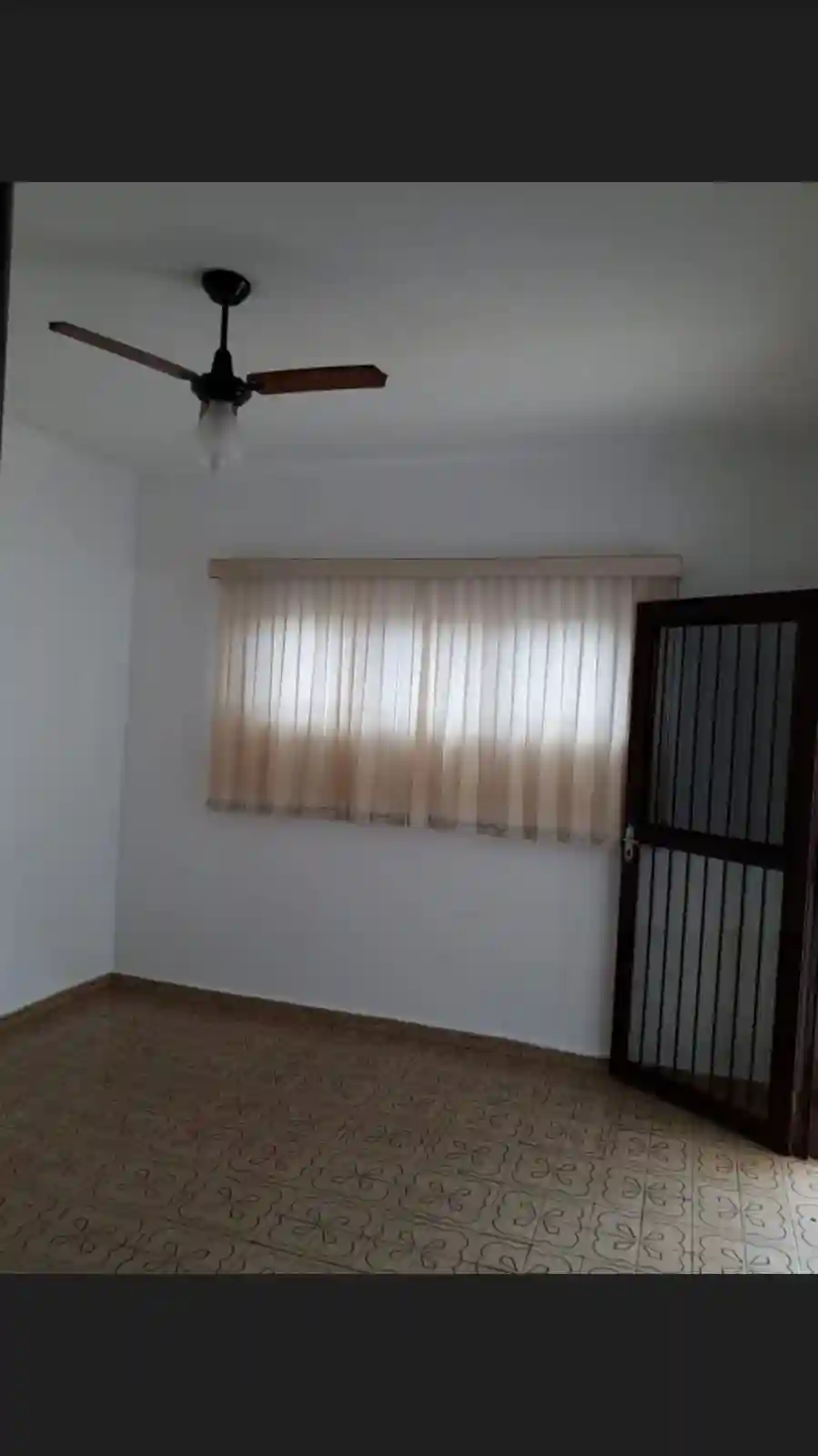 Casa com 3 quartos à venda, 220m² — foto 2 de 8