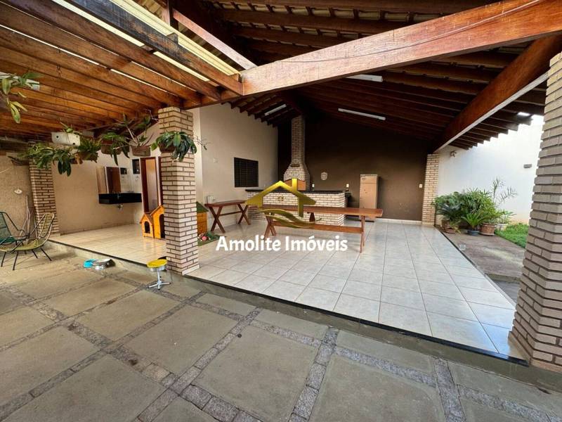 Casa com 3 quartos à venda, 270m² — foto 2 de 37