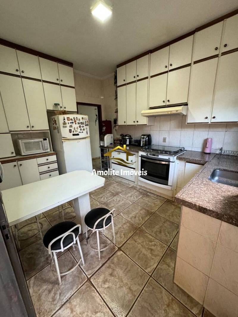 Casa com 3 quartos à venda, 270m² — foto 25 de 37
