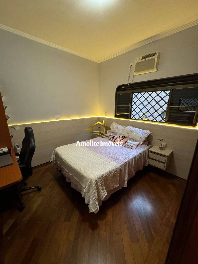 Casa com 3 quartos à venda, 270m² — foto 30 de 37