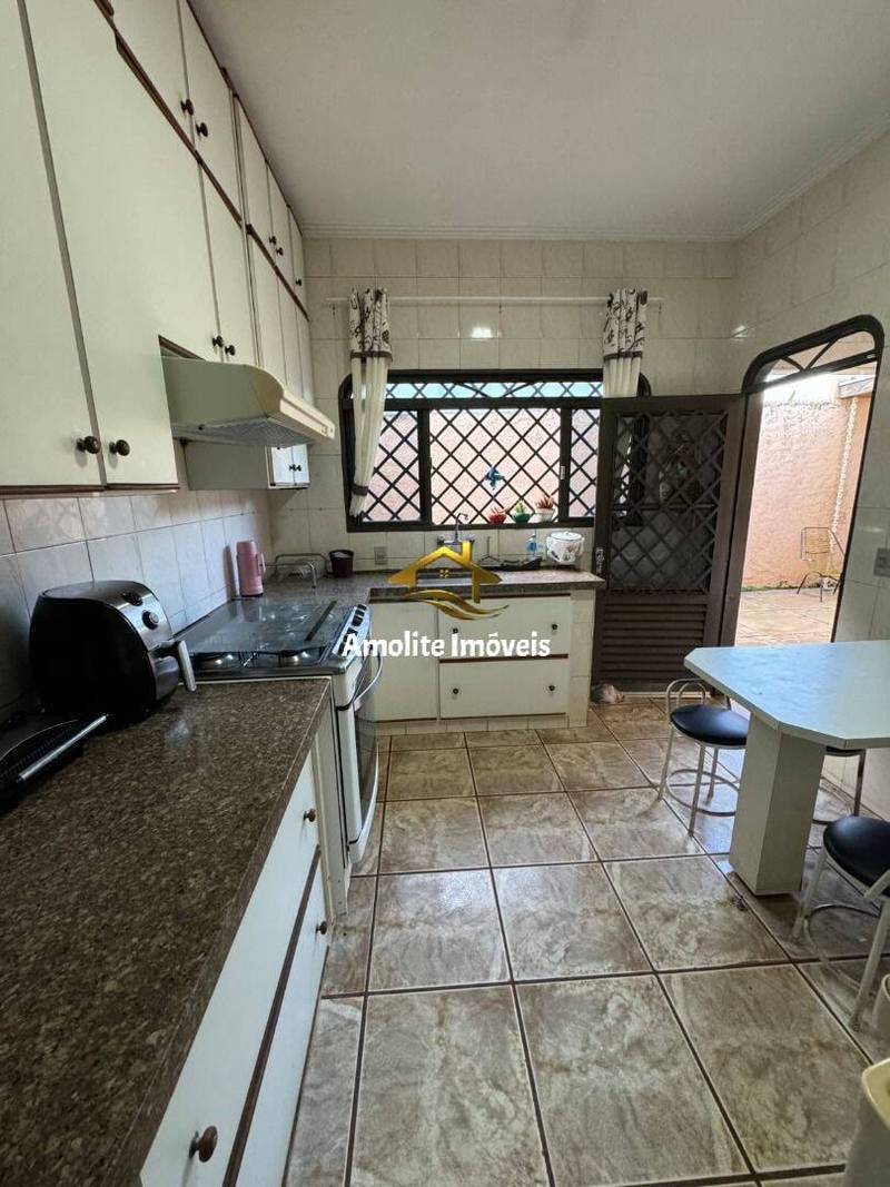 Casa com 3 quartos à venda, 270m² — foto 24 de 37