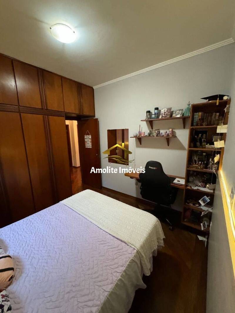Casa com 3 quartos à venda, 270m² — foto 19 de 37