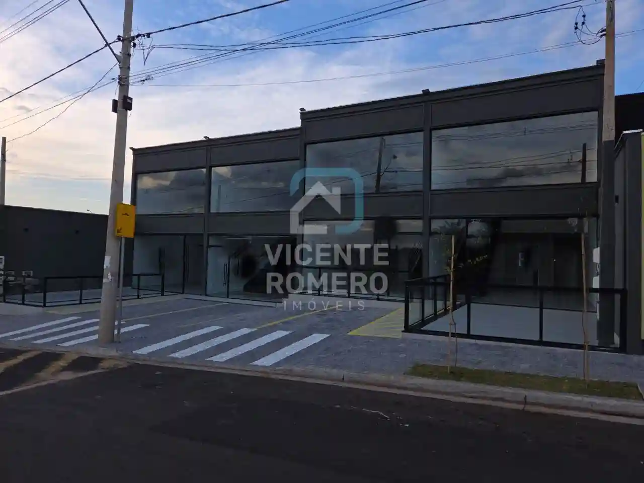 Loja / Salão / Ponto Comercial  para aluguel, 215m² — foto 2 de 12