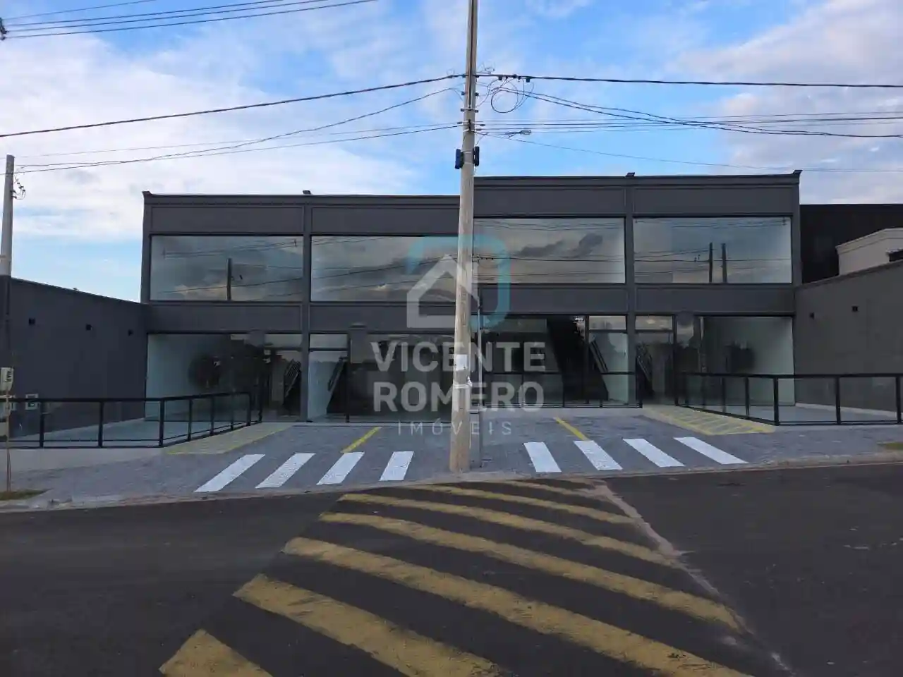 Loja / Salão / Ponto Comercial  para aluguel, 215m² — foto 1 de 12