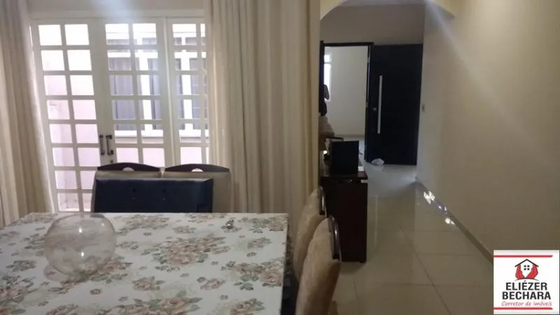 Casa à venda — foto 4 de 8