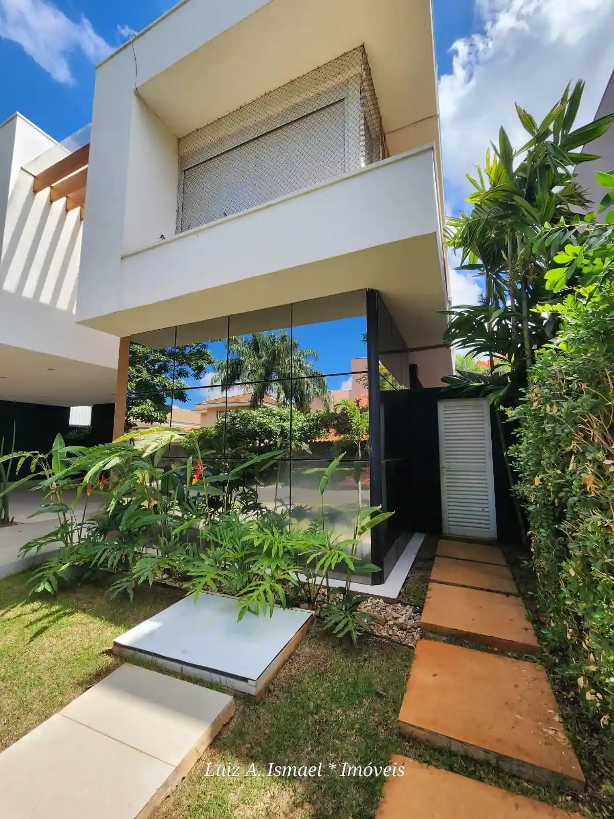 Casa de Condomínio com 4 quartos para aluguel, 500m² — foto 3 de 59